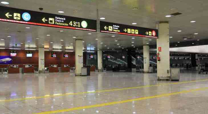 «Люди хотят домой. Когда будет самолет, никто не знает». Почти 200 туристов застряли в аэропорту Барселоны «Люди хотят домой. Когда будет самолет, никто не знает». Почти 200 туристов застряли в аэропорту Барселоны