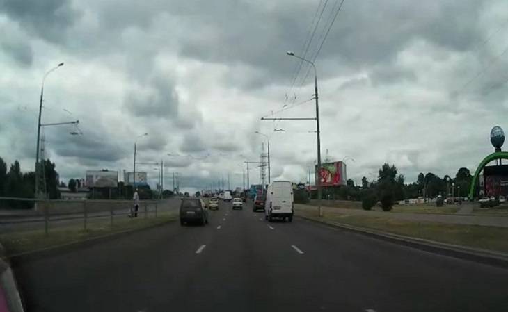 Что натворил пешеход с тележкой? Милиция прокомментировала жесткое задержание мужчины в Гомеле и рассказала его биографию Что натворил пешеход с тележкой? Милиция прокомментировала жесткое задержание мужчины в Гомеле и рассказала его биографию