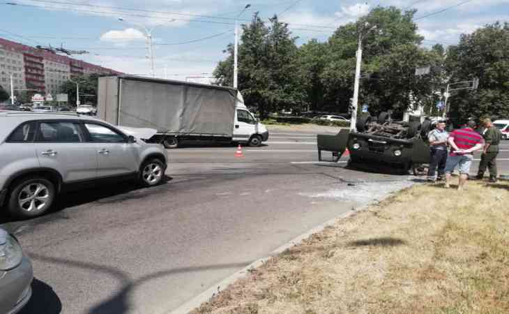 В Минске на перекрёстке перевернулся «УАЗ» с водителем и пассажиром
