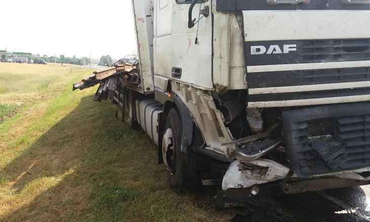 Умерла пассажирка маршрутки, в которую врезался автопоезд в Видомле. 17 человек в больнице Умерла пассажирка маршрутки, в которую врезался автопоезд в Видомле. 17 человек в больнице