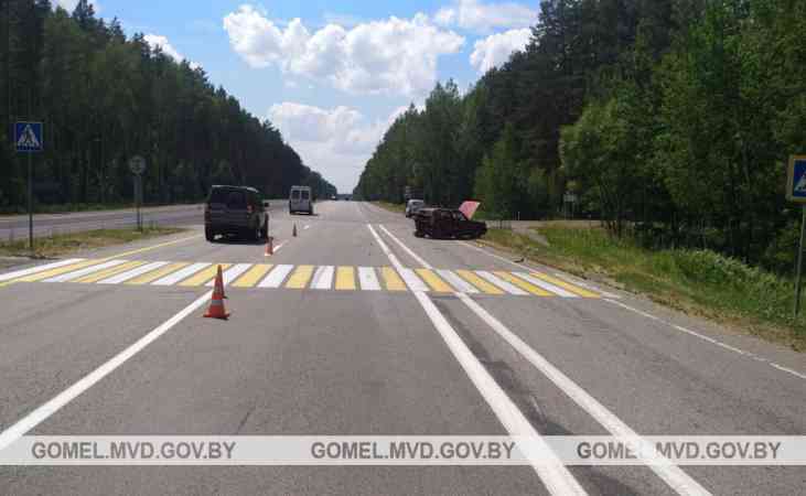 В Гомельском районе «Ситроен» влетел в попутку: двое в больнице В Гомельском районе «Ситроен» влетел в попутку: двое в больнице