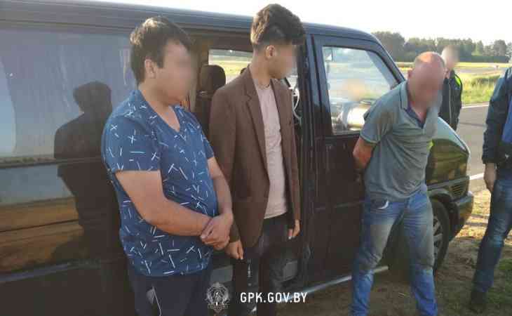 Брестчанин подвозил нелегальных мигрантов к литовской границе. Грозит до 7 лет