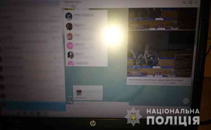 Мужчина насиловал на камеру двухлетнюю девочку и хвастался в Сети