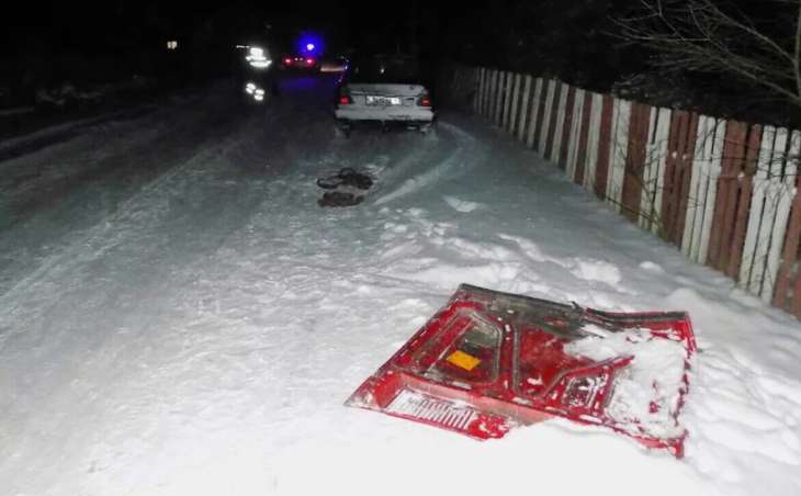 В Каменце за смертельное ДТП осудили девушку, катавшую парней на привязанном к Mercedes капоте