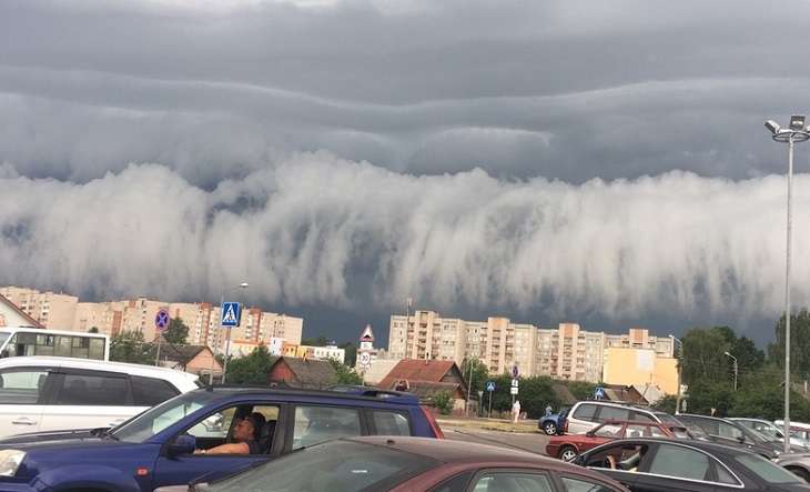 Срывало шифер, градом побило окна: последствия вчерашней непогоды