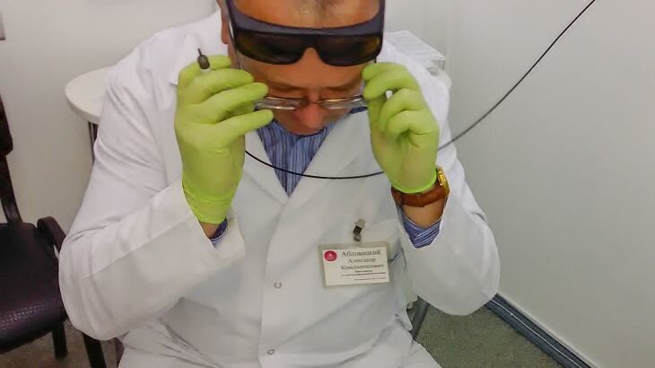 Медики спасли пациента без операции, применив нестандартный метод врач