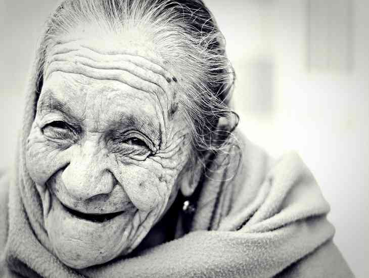 Ученые выяснили, почему женщины стареют быстрее мужчин