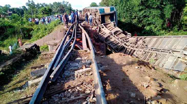 Трагедия на железной дороге: 5 человек погибли, сотни ранены 