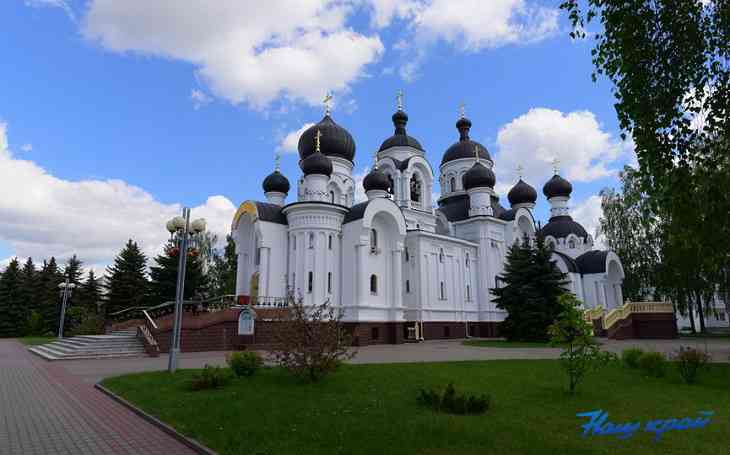 В Барановичах мужчина зашел в храм, разбил молотком икону и убежал