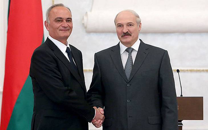 Посла Сербии переводят в президентскую клинику в Ждановичах