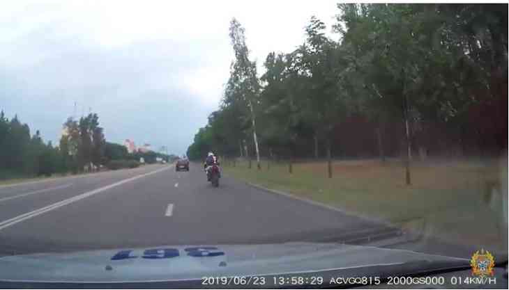 В Гомеле агрессивный байкер удрал от ГАИ. Когда его нашли – взбунтовался В Гомеле агрессивный байкер удрал от ГАИ. Когда его нашли – взбунтовался