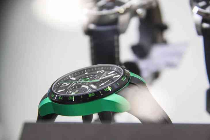 Мужчина прогулялся у моря в часах за миллион фунтов и лишился их