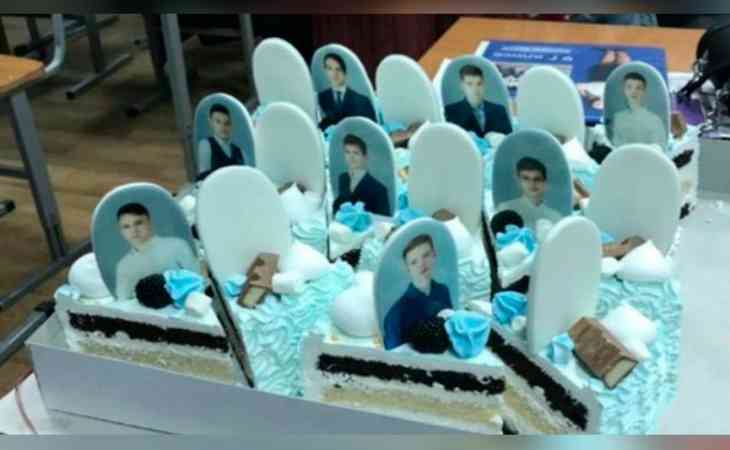 «Идея принадлежит родителям»: Выпускникам подарили торт «с надгробиями»