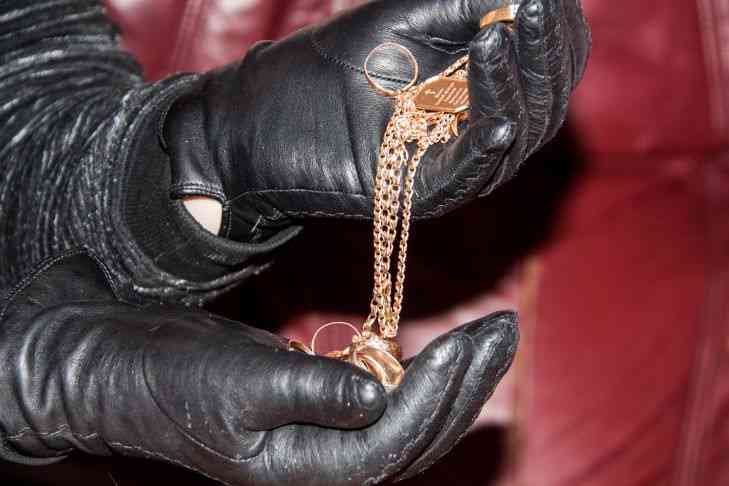 В Барановичах паренек обокрал квартиру подруги