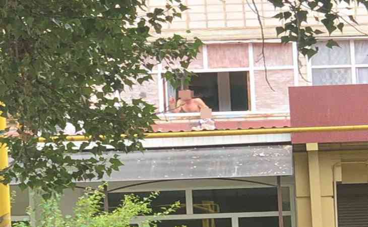 Молодая мать отправила 2-летнего малыша гулять на крышу