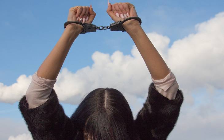 В Вилейке вынесли приговор девушке, продававшей в интернете несуществующую одежду В Вилейке вынесли приговор девушке, продававшей в интернете несуществующую одежду