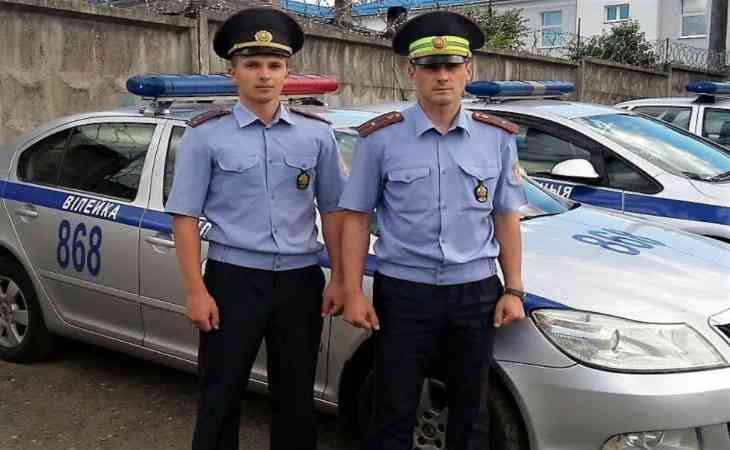 На Вилейском водохранилище сотрудники ГАИ перепарковали машины выпивших отдыхающих вместо того, чтобы выписать штраф