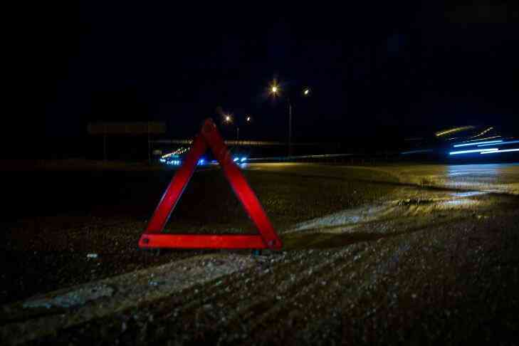 В Несвиже авто влетел в дерево: вызывали МЧС