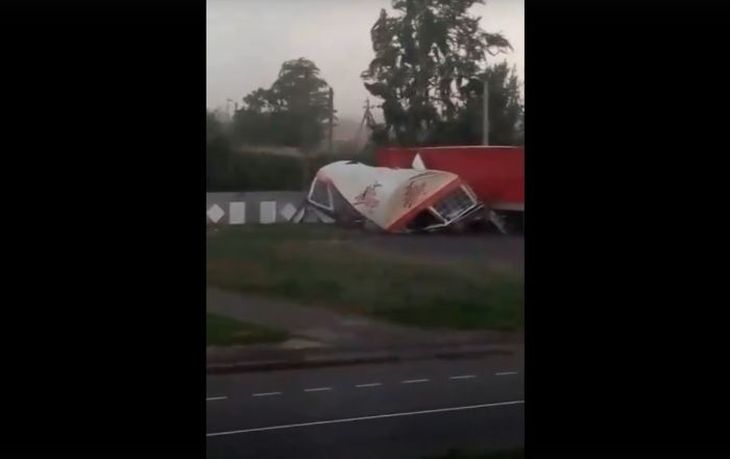 Сильный ветер полностью разрушил летнее кафе в Дрогичине