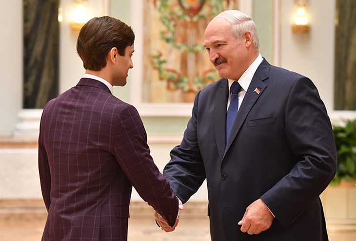 Лукашенко: белорусы сильны в трудностях