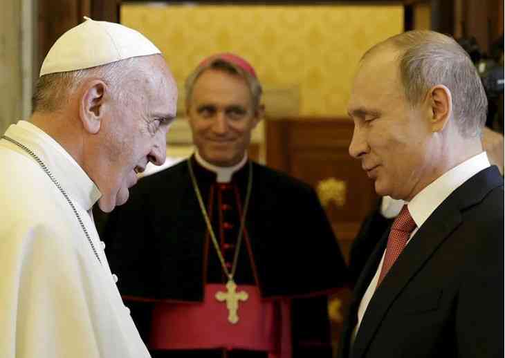 Путин вручил Папе Римскому «греховный» подарок: последовала реакция
