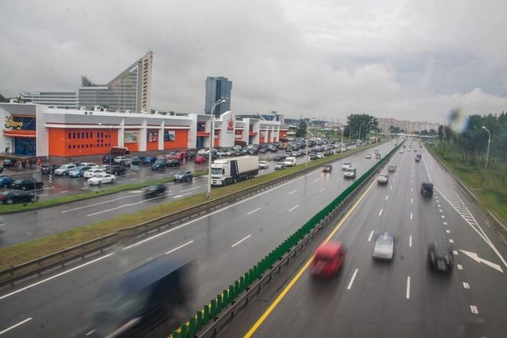 На дорогах Минска убирают разметку Евроигр и открывают левые повороты