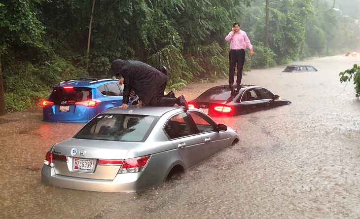 В Вашингтоне из-за ливня затопило Белый дом и метро