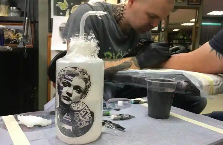 «От 14 до 65 лет и с орлом на всю шею». Тату-мастер рассказал, зачем белорусы делают татуировки «От 14 до 65 лет и с орлом на всю шею». Тату-мастер рассказал, зачем белорусы делают татуировки