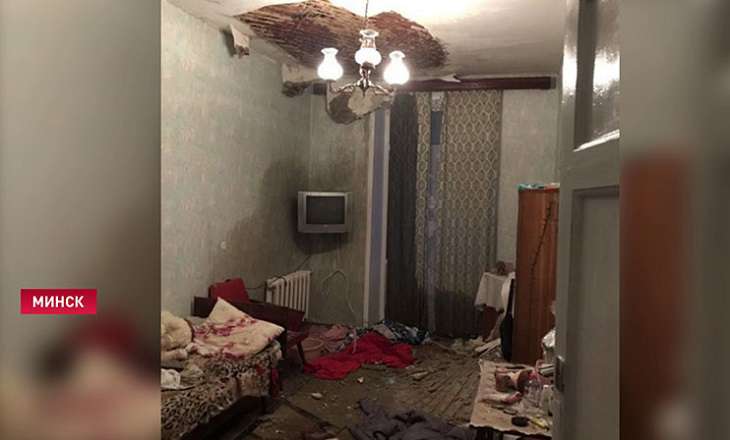 В минской квартире обрушился потолок во время капремонта в доме В минской квартире обрушился потолок во время капремонта в доме