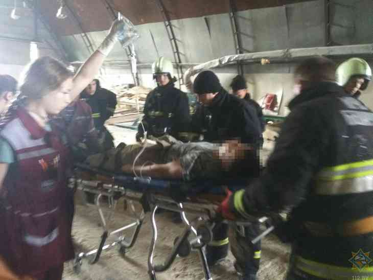 Полторы недели в больнице – и домой. Мужчину, которого насквозь пробило доской на работе, выписали