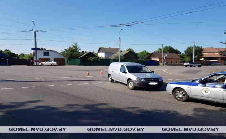 В Гомеле автомобиль сбил женщину, переходившую дорогу на «зеленый» В Гомеле автомобиль сбил женщину, переходившую дорогу на «зеленый»
