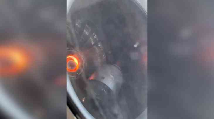 Ужас в небе. На высоте 10 км у пассажирского самолета разрушился двигатель Ужас в небе. На высоте 10 км у пассажирского самолета разрушился двигатель