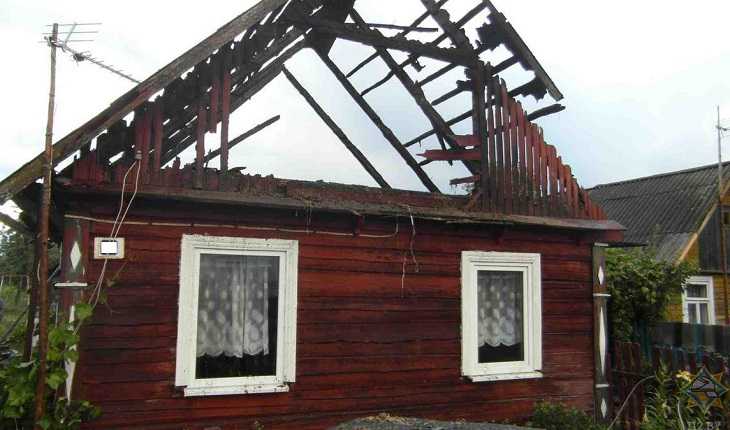 В Гродненском районе частный дом чуть не сгорел из-за удара молнии