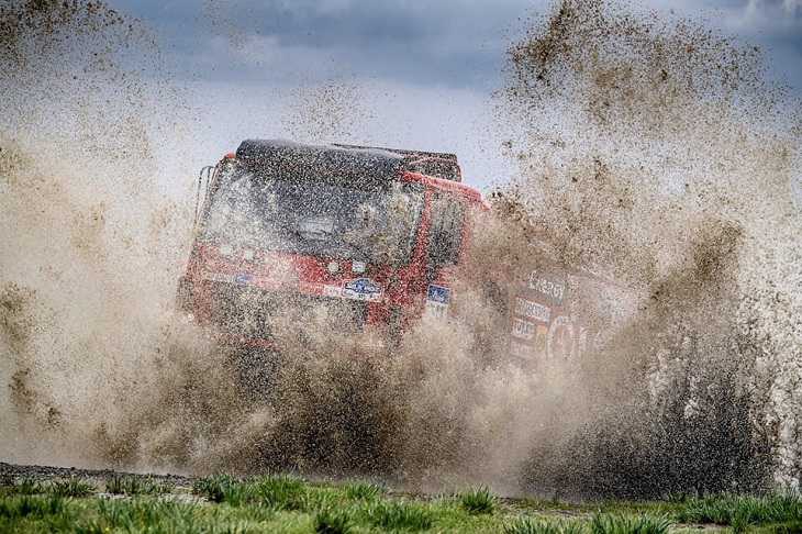 Экипаж Сергея Вязовича финишировал третьим на пятом этапе ралли Шелковый путь