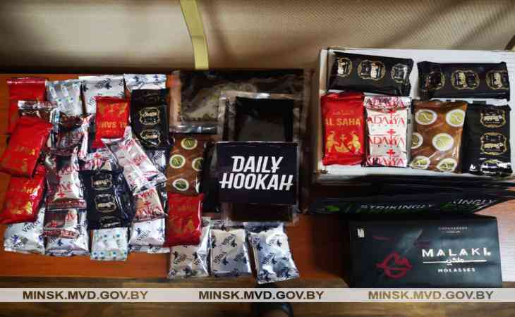 В торговом центре Минска молодой человек незаконно продавал табак для кальяна