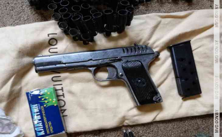 В Краснопольском районе у россиянина изъяли два пистолета и боеприпасы