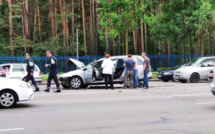 Три машины столкнулись у Восточного кладбища в Минске: в больнице три человека