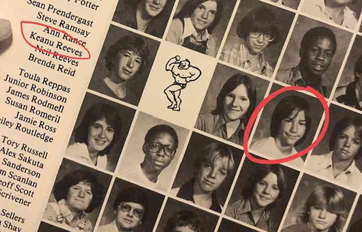 Женщина отыскала в семейном архиве фото молодого Киану Ривза и прославилась Женщина отыскала в семейном архиве фото молодого Киану Ривза и прославилась