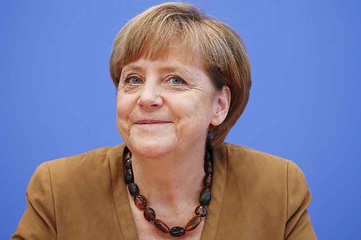 Стало известно, что Меркель шептала во время приступа дрожи