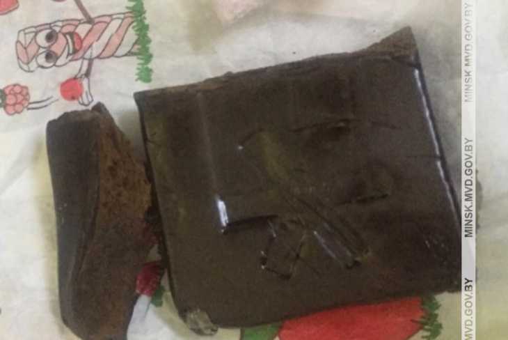 В Минске школьница пригласила к себе парня, а он пришел с наркотиками В Минске школьница пригласила к себе парня, а он пришел с наркотиками