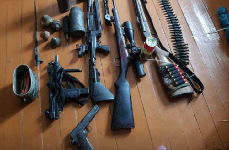 В Пинске у мужчины нашли арсенал оружия и боеприпасов