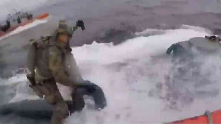 Голливуд рядом не стоял: береговая охрана захватила подлодку с 7 тоннами кокаина