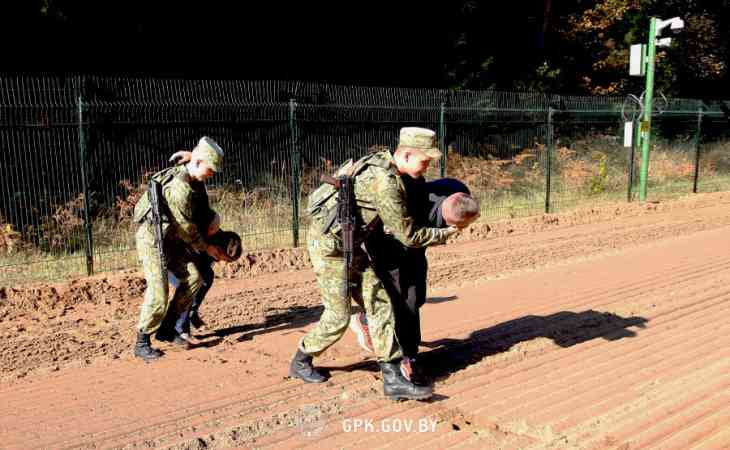 Пришлось стрелять: за один день брестские пограничники задержали нарушителей из Турции, Ирака, Алжира и Казахстана Пришлось стрелять: за один день брестские пограничники задержали нарушителей из Турции, Ирака, Алжира и Казахстана