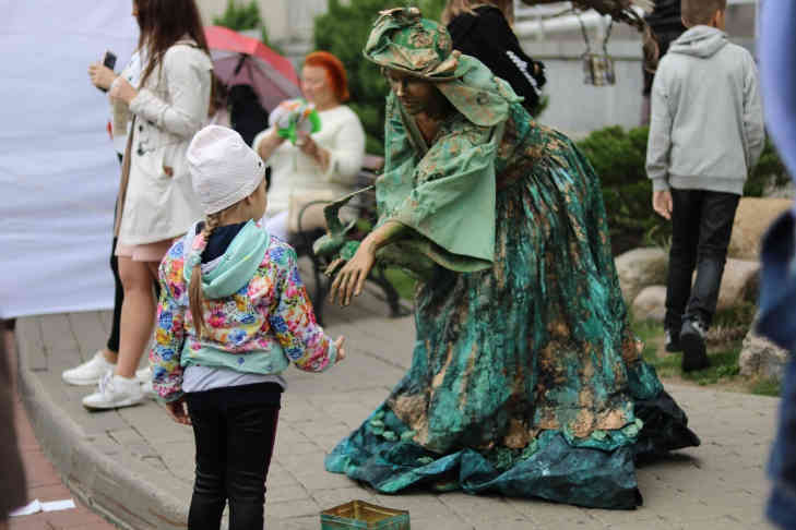 Акробатические флешмобы и бесплатная виза. Как празднуется День культуры Италии в Беларуси