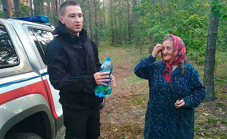 Пропавшая в Жлобинском районе пенсионерка выжила в лесу, слизывая воду с листьев