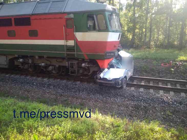 В Быховском районе легковушка попала под поезд: есть погибшие