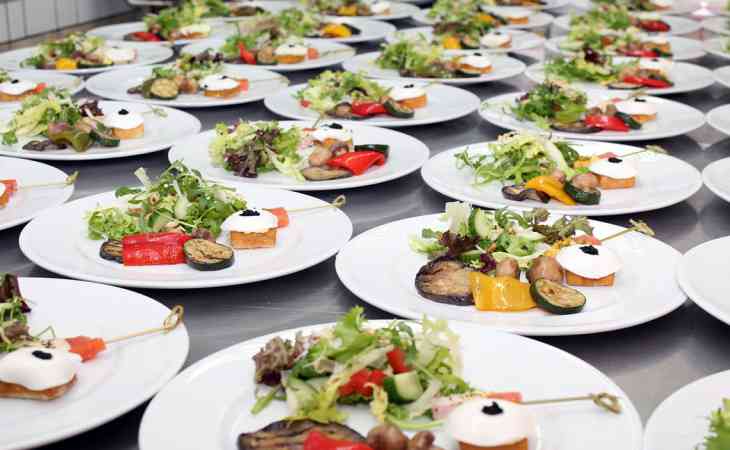 Турецкие отели признались в повторном использовании еды со шведского стола