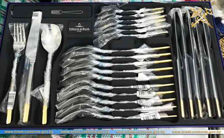 Немецкую столовую посуду изъяли в Бресте у водителя из Франции Немецкую столовую посуду изъяли в Бресте у водителя из Франции