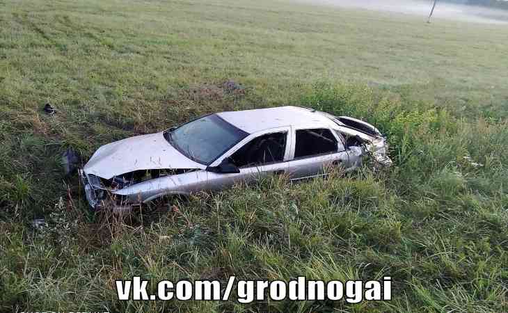 Легковушка перевернулась в Островецком районе, 20-летний водитель погиб Легковушка перевернулась в Островецком районе, 20-летний водитель погиб