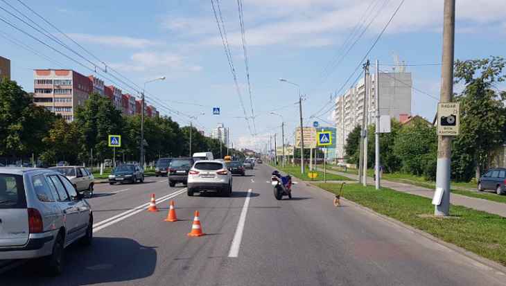 Ноги оказались под задним колесом автомобиля. В ГАИ рассказали подробности ДТП с байкершей в Гомеле